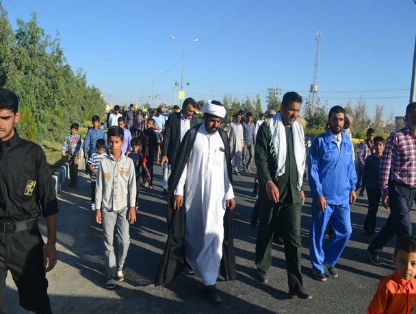 برگزاری همایش پیاده روی خانوادگی در نیمروز +تصاویر