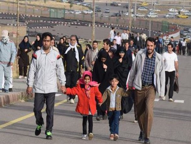 همایش بزرگ پیاده در مرند به مناسبت گرامیداشت هفته دفاع مقدس + تصاویر