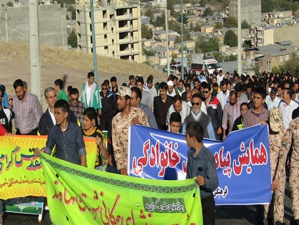 همایش پیاده‌روی خانوادگی در شهرستان نهاوند برگزار شد+ تصاویر
