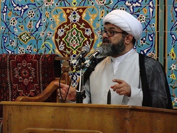 تریبون نماز جمعه ابزاری برای مجیزگویی از دولتمردان نیست