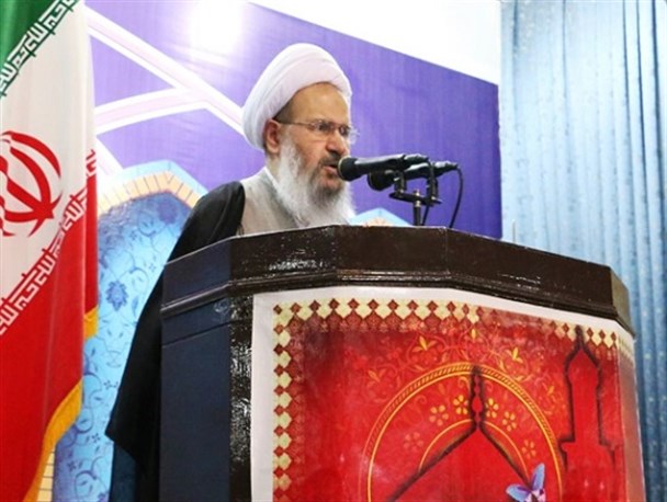 مسئولان نباید فریب لبخندها و تعارفات آمریکا را بخورند