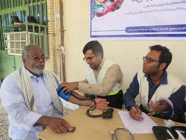 ایستگاه سلامت در محل نماز جمعه شهرستان رودان برپا شد+تصاویر