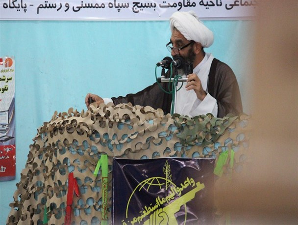 برخی از سفره نظام می خورند اما برای دشمن حرف می زنند