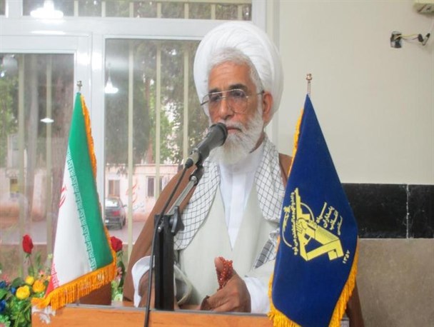 اگر تریبون نماز جمعه نبود بعضی کشور را دو دستی تقدیم آمریکایی ها کرده بودند