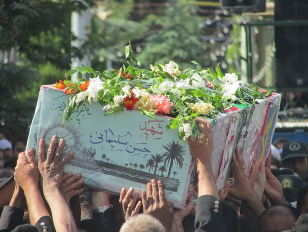 پیکر مطهر شهید تازه تفحص شده دفاع مقدس در کاشمر تشییع شد