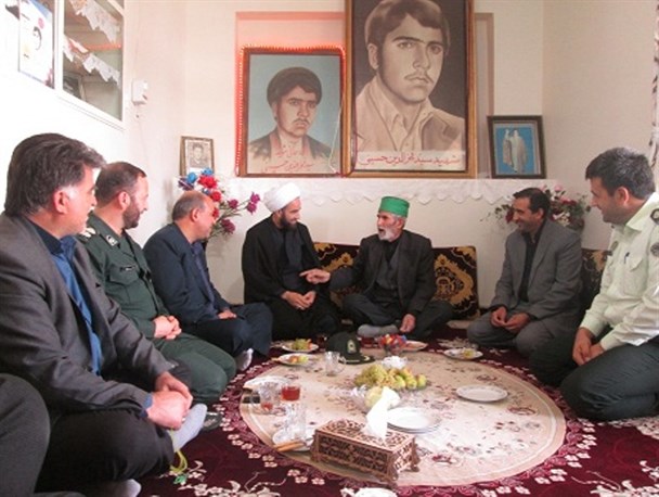 دیدار با خانواده شهید حسینی، تنها شهید طلبه شهرستان خنداب