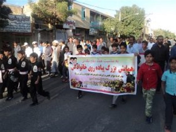 همایش پیاده روی خانوادگی در رابر به مناسبت هفته دفاع مقدس برگزار می شود