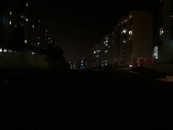 بزرگترین شهرک مسکونی بندرعباس غرق در تاریکی/ استاندار وعده روشنایی معابر را به پایان سال موکول کرد