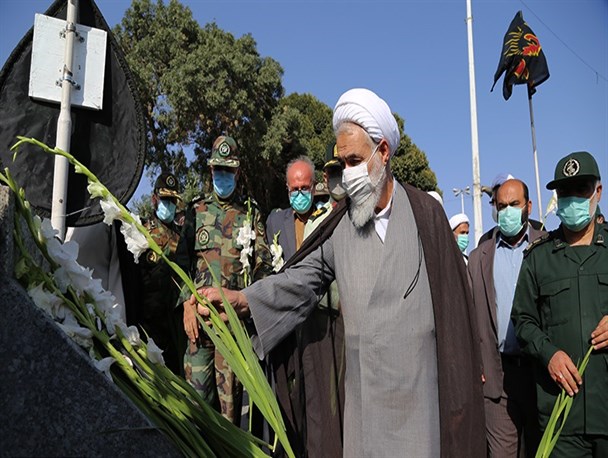 مراسم غبارروبی گلزار شهدای قزوین در هفته گرامیداشت دفاع مقدس