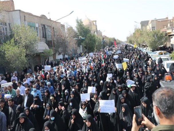 راهپیمایی مردم یزد در اعتراض به حرکات هنجار شکنانه اخیر