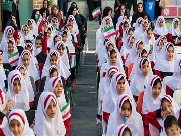 بیش از ۳۰۰ هزار دانش‌آموز یزدی راهی مدارس شدند