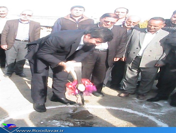 شرکت تولید پلت های دارویی در تویسرکان کلنگ زنی شد/ احداث کارخانه داروسازی راهی برای خودکفایی در صنعت دارو