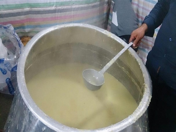 آئین سنتی حلیم پزی در شب عاشورا در هشترود+گزارش تصویری