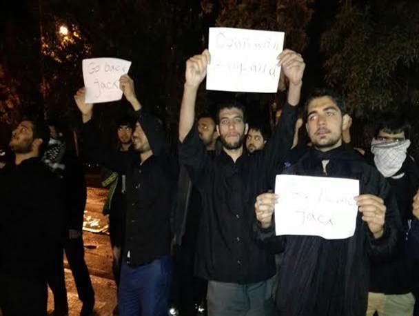 استقبال انقلابی دانشجویان شیرازی از «جک استراو»