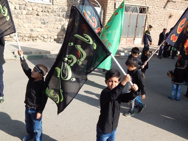 حضور کودکان و نوجوانان ماهنشانی در مراسمات عزاداری امام حسین(ع)+تصاویر