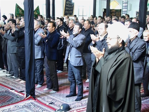 نماز ظهر عاشورا در گیوی اقامه شد+عکس