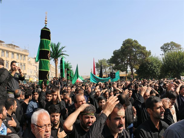 قم در عاشورای حسین(ع) غرق ماتم شد