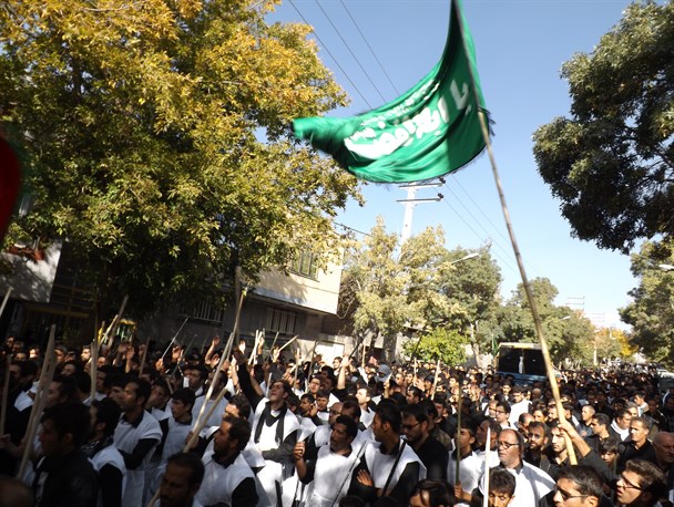 شور عزاداران حسینی هریس در روز عاشورا