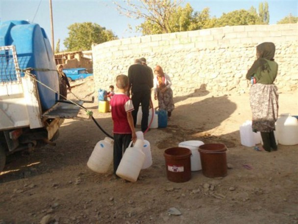 آبرسانی سیار به روستاهای ماهنشان/ ۲۴روستای ماهنشان، باقطعی کامل و یا جیره بندی آب شرب مواجه هستند+ تصاویر