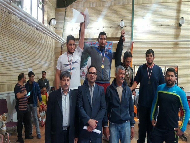 کشتی گیران فریمانی بر سکوی قهرمانی کشتی فرنگی استان ایستادند