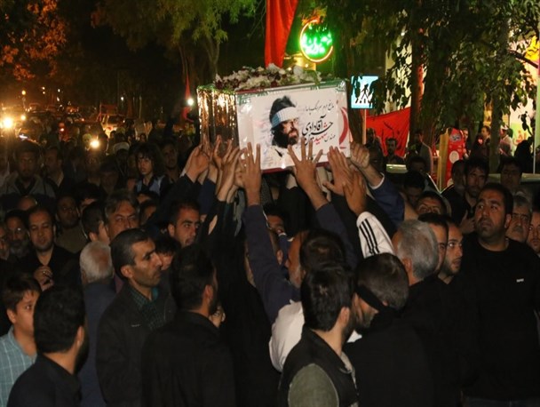 تشییع پیکر شهید مدافع حرم «حسین آقادادی» در محله ملک اصفهان/ تصاویر