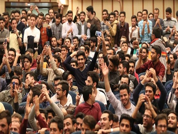 تشکل‌های دانشجویی برای تحقق بیانیه "گام دوم" برنامه‌ریزی و گفتمان‌سازی کنند/ مسئولان نباید از سپردن مسئولیت‌های بزرگ به جوانان واهمه داشته‌باشند