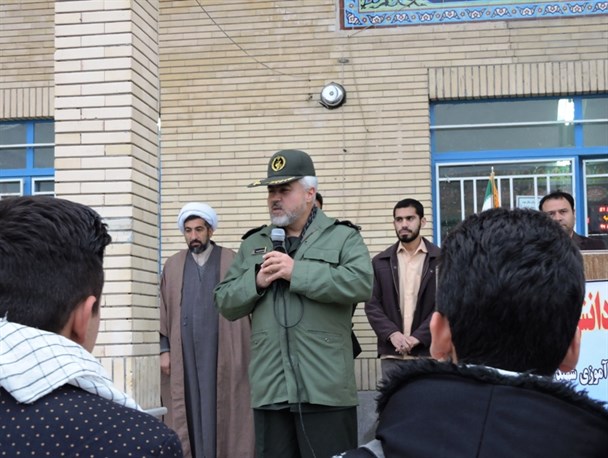 شهدا از تمام آنچه که داشتند برای دفاع از انقلاب اسلامی هزینه کردند