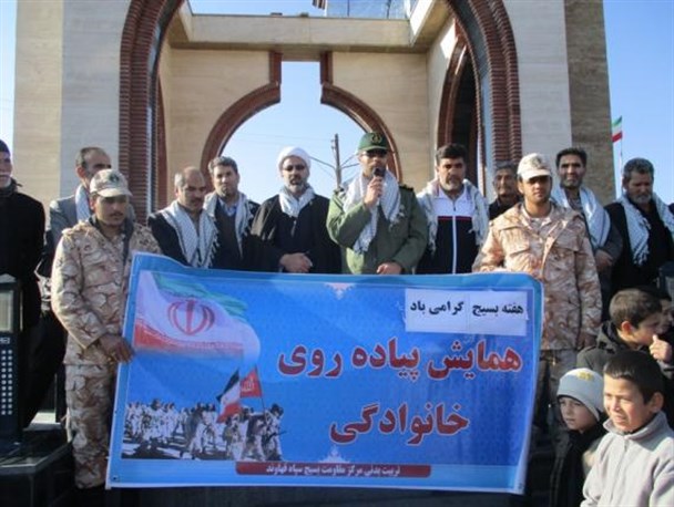 همایش پیاده روی خانوادگی به مناسبت هفته بسیج در قهاوند برگزار شد