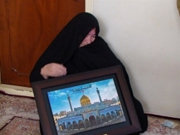 دیدار هنرمندان و مداحان خلخال با دو خانواده شهید+ عکس