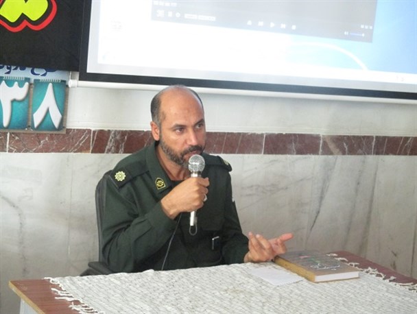 دشمن به دنبال نمایندگانی است که اهل بده و بستان باشند