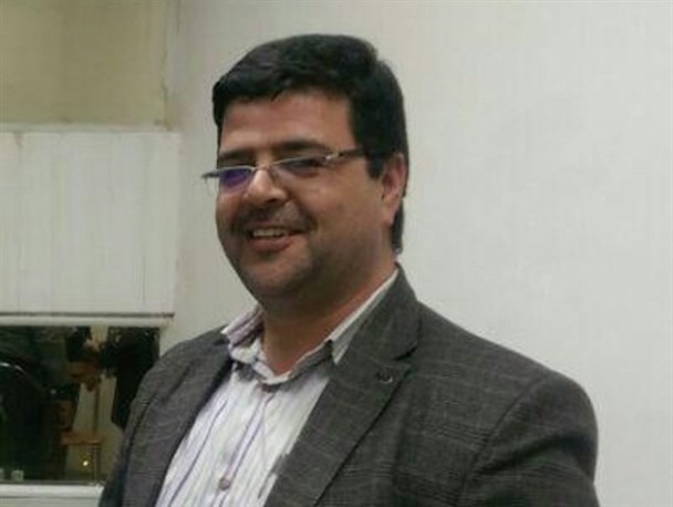 حضور در جلسات انتخاباتی سیاست زدگی نیست/هدفم این است که مردم کورکورانه به دنبال کسی نروند/اگر خبر را حذف نکنید پیگیری خواهم کرد