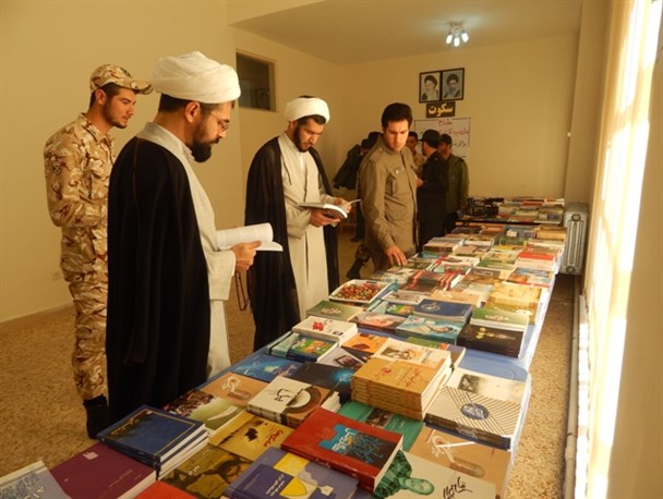 نمایشگاه کتاب در ماهنشان افتتاح شد+تصاویر