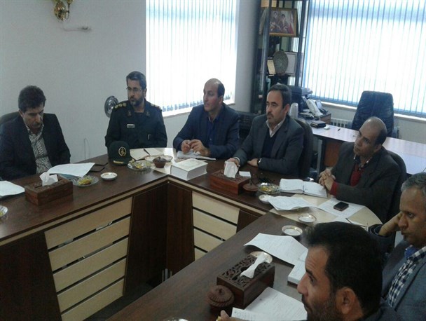 باید با حمایت از سرمایه گذاران در جهت پیشرفت و توسعه اقتصادی شهرستان گام برداریم