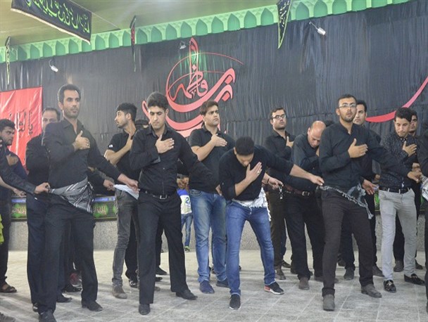مراسم سینه زنی در حسینیه بی بی زبیده اهرم+ تصاویر
