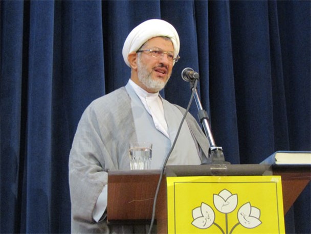 تیرهای زهرآلود جنگ نرم، اخلاق را نشانه گرفته اند/جوان انقلابی حرف از سازش نمی زند