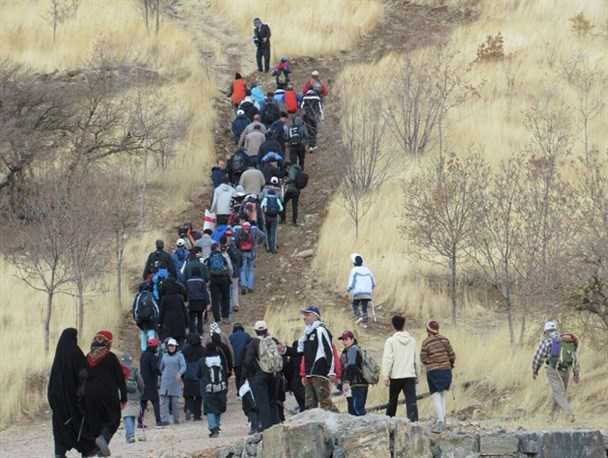 برگزاری همایش کوه‌پیمایی به یاد شهدای مدافع حرم در ارتفاعات نهاوند+ تصاویر