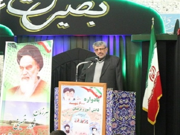 دانش آموزان راه و رسم بسیجیان را دنبال کنند/برنامه های متنوع در راستای اجلاسیه در مدارس اجرا می شود
