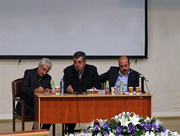 در 10 سال اخیر فرهنگ کار را از بین برده‌ایم/ دولت باید زیرساخت کارآفرینی را فراهم کند