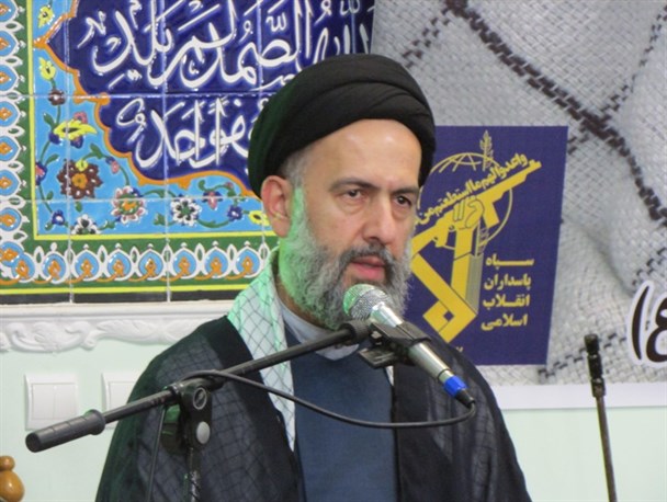 احساس عجز در مقابل دشمن خیانت به کشور است / امام علی(ع) اول بسیجی عالَم بود