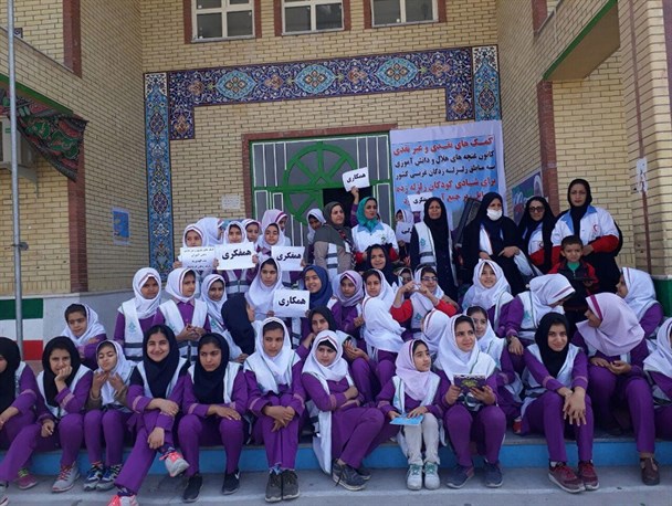 همت بلند دانش آموزان چرامی برای لبخند دوباره زلزله زدگان+تصاویر