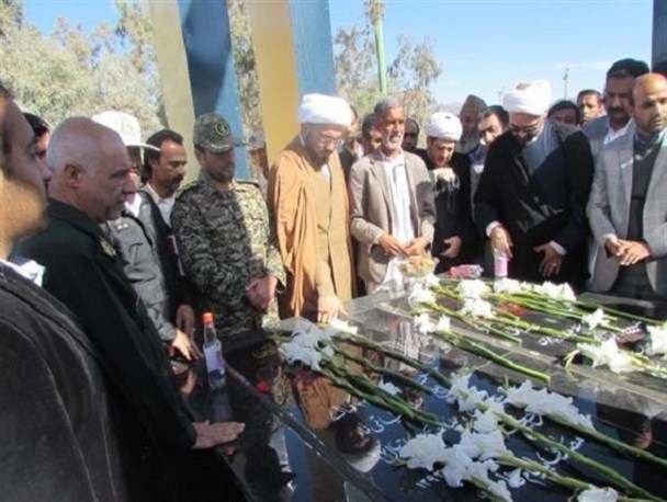 عطرافشانی و غبارروبی مزار شهدای گمنام در میرجاوه