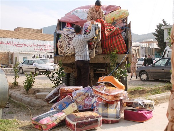 کمک 650 میلیون ریالی بسیجیان گالیکش به زلزله‌زدگان کرمانشاه + تصاویر