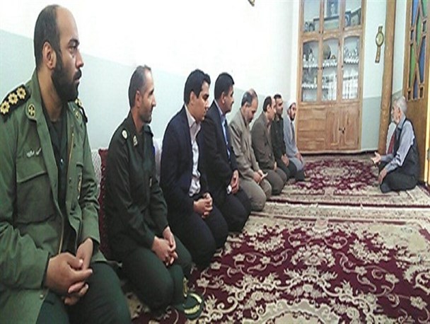 دیدار با خانواده معظم شهدا در شهرستان هرسین + تصویر