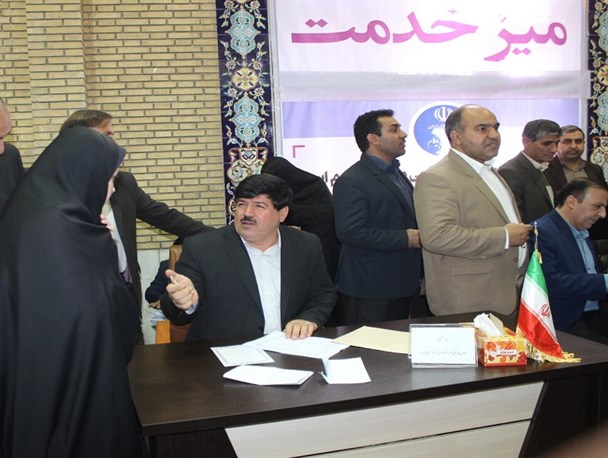 برپایی میز خدمت ادارات ایلام در هفته بسیج