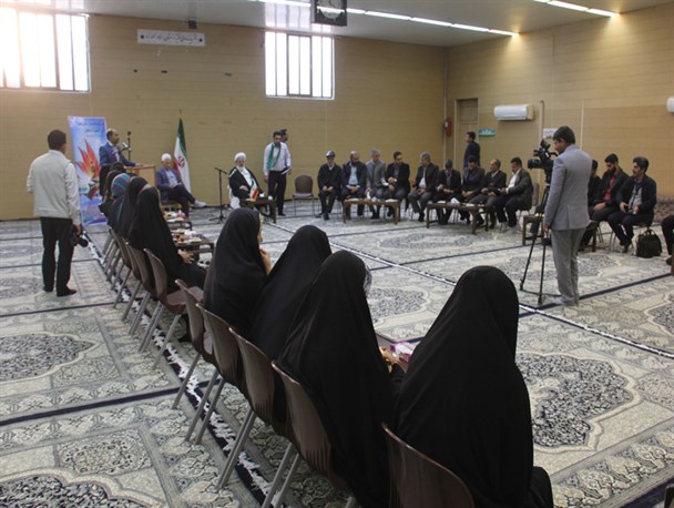 دیدار امام جمعه یزد با شاعران کشوری جشنواره ملی شعر در امتداد فجر