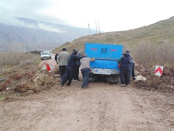 با جاری شدن سیل راه روستاهای عرب رودبار بسته می شود