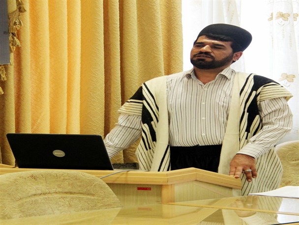 حضور نصیری با لباس بختیاری در دفاع از پایان نامه + تصاویر
