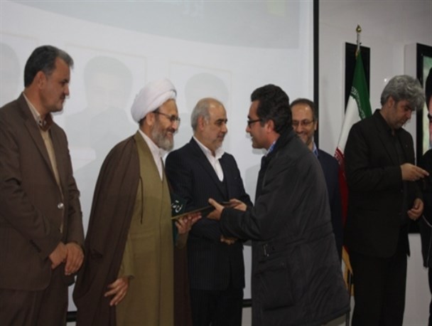از پژوهشگران برتر دانشگاه آزاد ملایر تجلیل شد+تصاویر