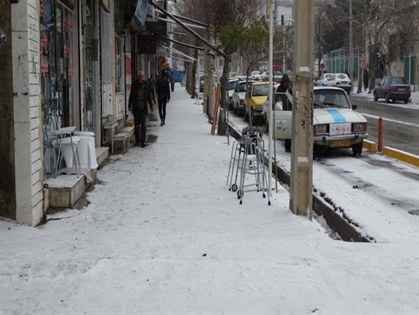 کف پوشهای لغزنده، بلای جان عابران در الیگودرز /نارضایتی 68 درصدی مردم از عملکرد مسئولین در نظر سنجی هیجار+تصاویر
