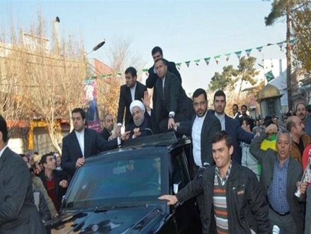 از کفتر بازی در حضور روحانی تا ترک مراسم سخنرانی + تصاویر